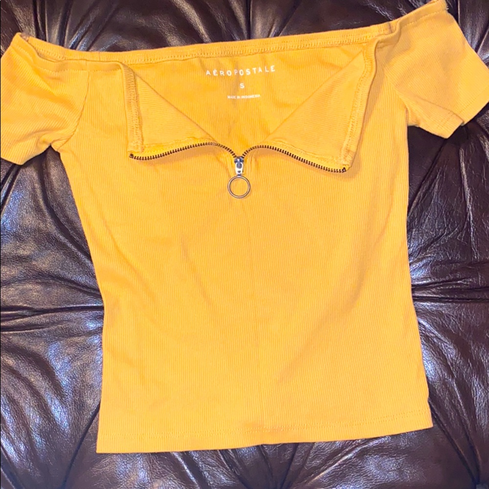 Aéropostale yellow crop
